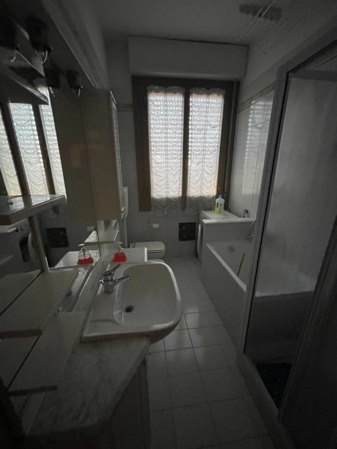 Gramsci First Apartment โมดินา ภายนอก รูปภาพ