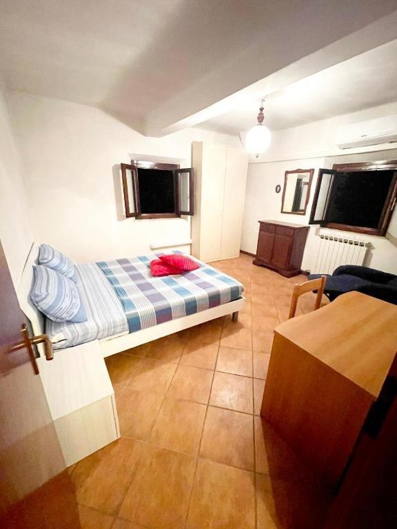 Gramsci First Apartment โมดินา ภายนอก รูปภาพ